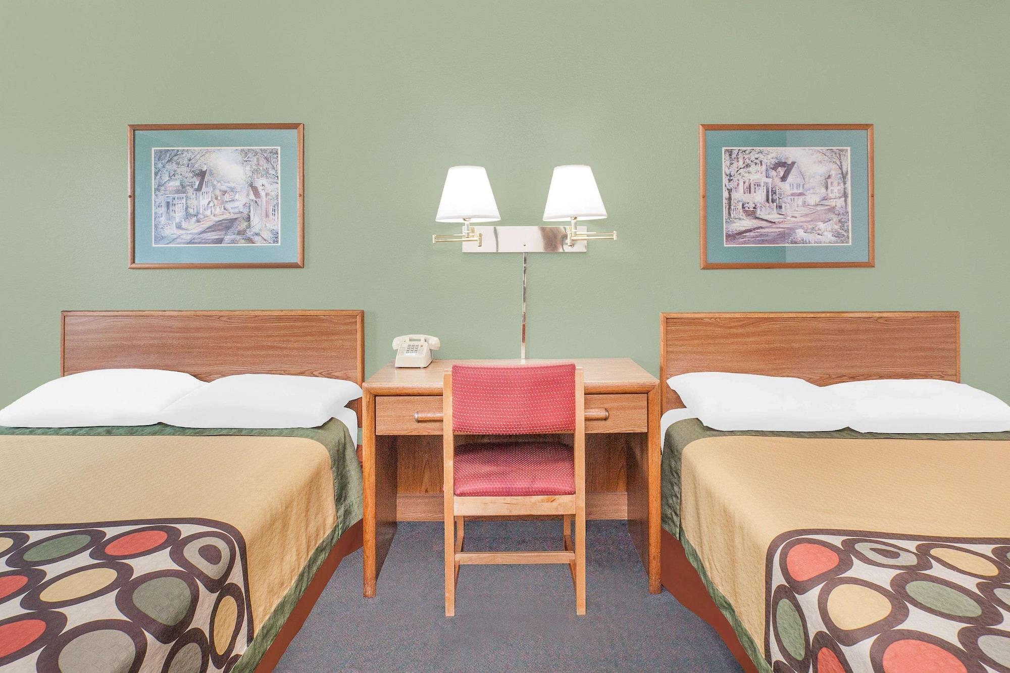 Super 8 By Wyndham Queensbury Glens Falls Exterior photo