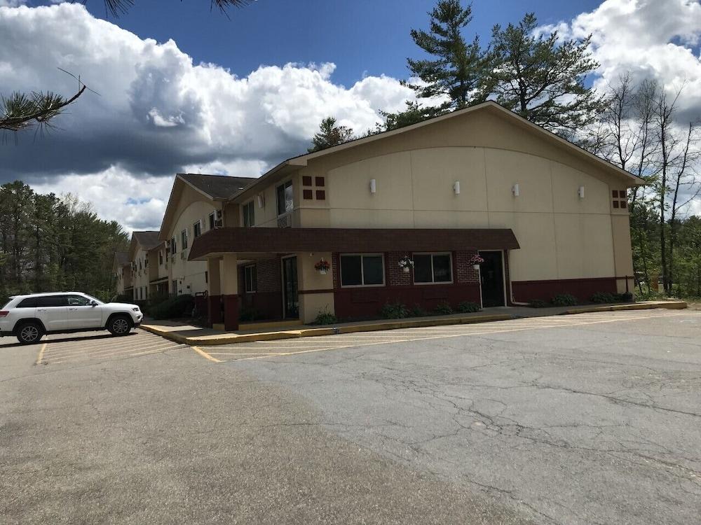 Super 8 By Wyndham Queensbury Glens Falls Exterior photo