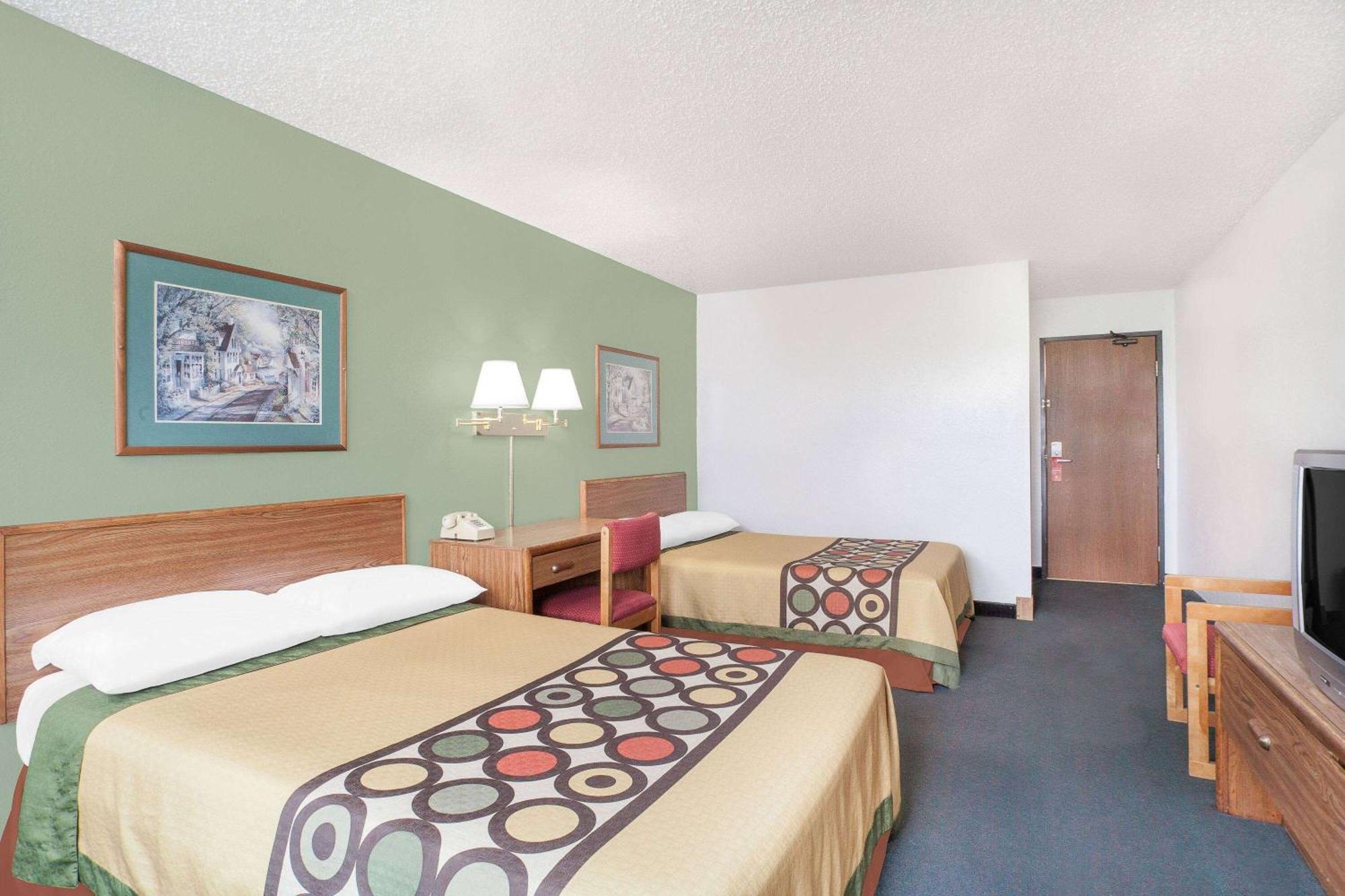 Super 8 By Wyndham Queensbury Glens Falls Exterior photo